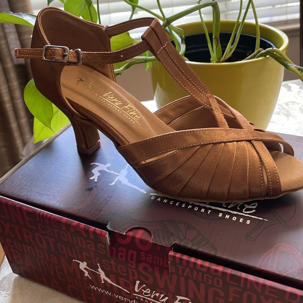Very Fine Dance Women's Tan Brown Satin Latin Ballroom Salsa 2.5 heal size 6.5 - Picture 5 of 6